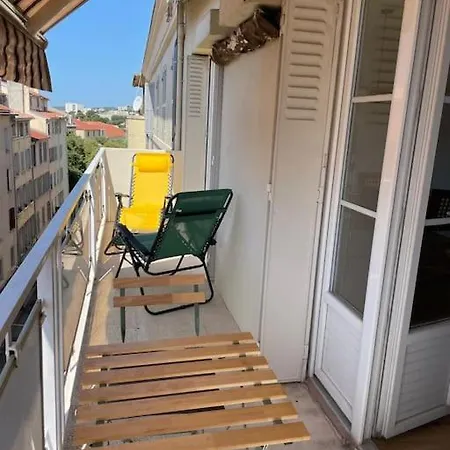 Beautiful - Balcony - Close Train And Port