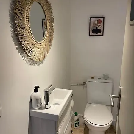 Beautiful - Balcony - Close Train And Port *